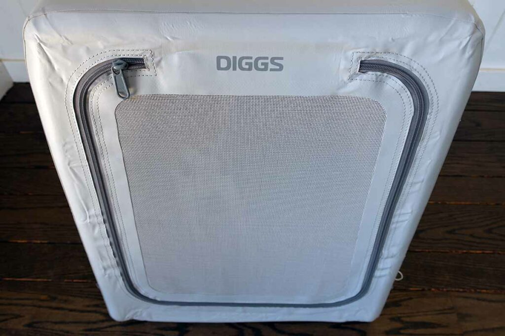 Diggs Enventur review: Durable inflatable dog crate